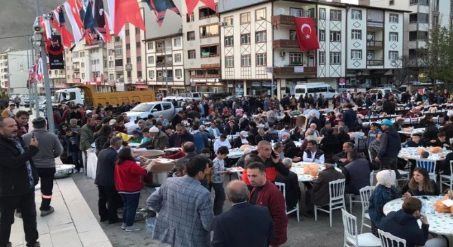  İspirliler ilçe meydanındaki iftarda buluştu